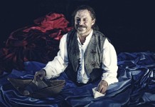 YAŞAR İLKSAVAŞ : İSTANBUL DEVLET TİYATROLARI’NDA TEK KİŞİLİK “HAMLET”