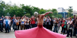CENK GÜNDOĞDU: 2013'ÜN EN ÖNEMLİ SANAT OLAYI: GEZİ'DİR