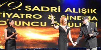 ÖZGE ÖZDER’İN SADRİ ALIŞIK TİYATRO OYUNCU ÖDÜLÜ KONUŞMASI