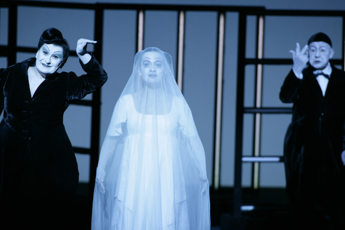 Die Dreigroschenoper in der Inszenierung von Robert Wilson am Berliner Ensemble