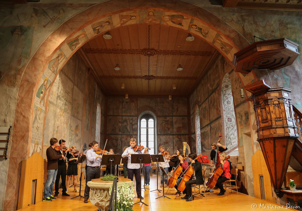 Menuhin_Academy_Soloists_-_Saanen_Church_Switzerland_29.07.15_(c)_Marianne_Beevor