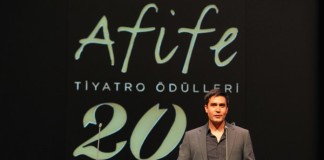 KEREM ÇETİNEL’E YILIN SAHNE TASARIMCISI ÖDÜLÜ