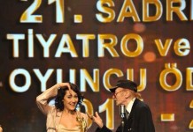 TUĞÇE ALTUĞ 21. SADRİ ALIŞIK TİYATRO (DRAM) YARDIMCI ROLDE YILIN EN BAŞARILI KADIN OYUNCUSU ÖDÜLÜNÜ ALDI