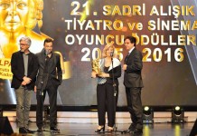 21. SADRİ ALIŞIK TİYATRO ÖDÜLLERİ-ÇOLPAN İLHAN SANATA DEĞER KATAN KADINLAR ÖZEL ÖDÜLÜ