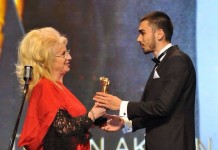 21. SADRİ ALIŞIK TİYATRO OYUNCU ÖDÜLLERİ- ÜSTÜN AKMEN ÖZEL ÖDÜLÜ Yiğit Kocabıyık