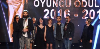 Yolcu Tiyatro-Ersin Umut Güler Ödül Konuşması İzleyenleri Ağlattı