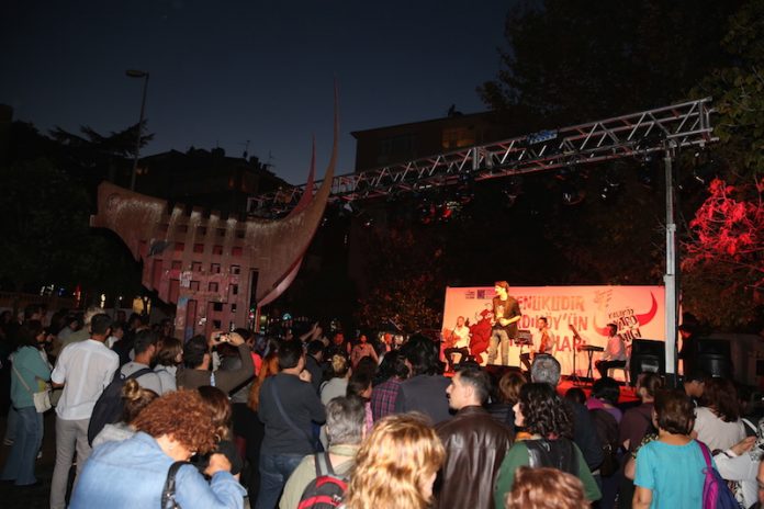 2.kadikoy-tiyatro-senligi