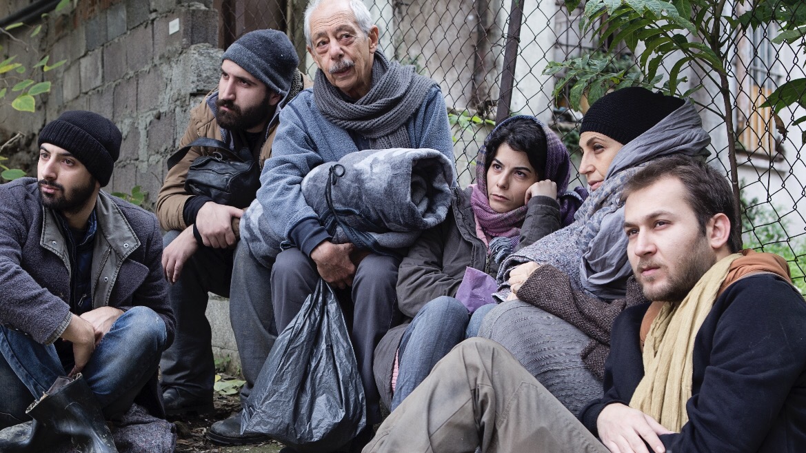 Göçmenleeeer ;Dostlar Tiyatrosu’nun yeni oyunu