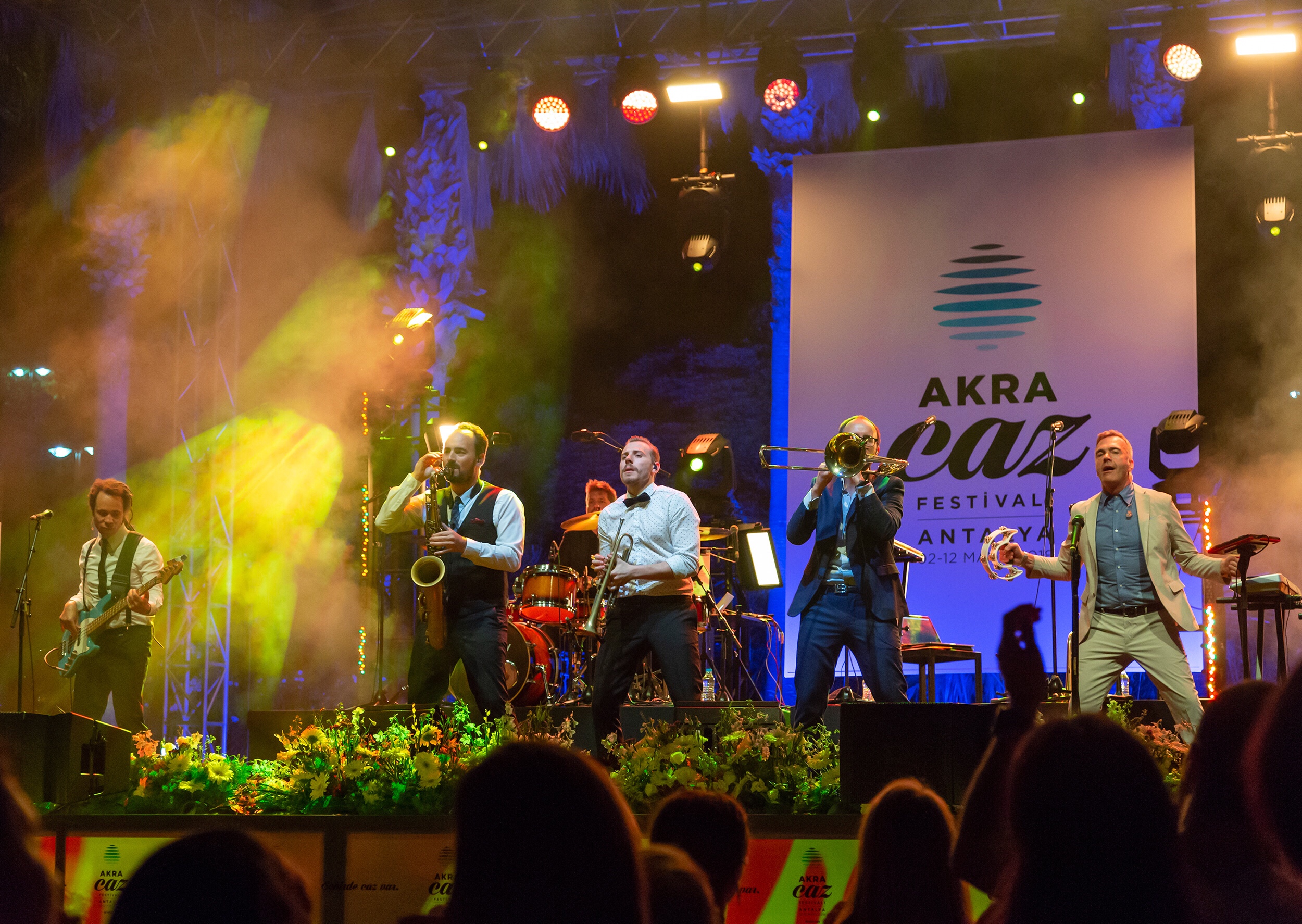 Akra Caz Festivali’nde Fransız grup “Electro Deluxe” sahne aldı